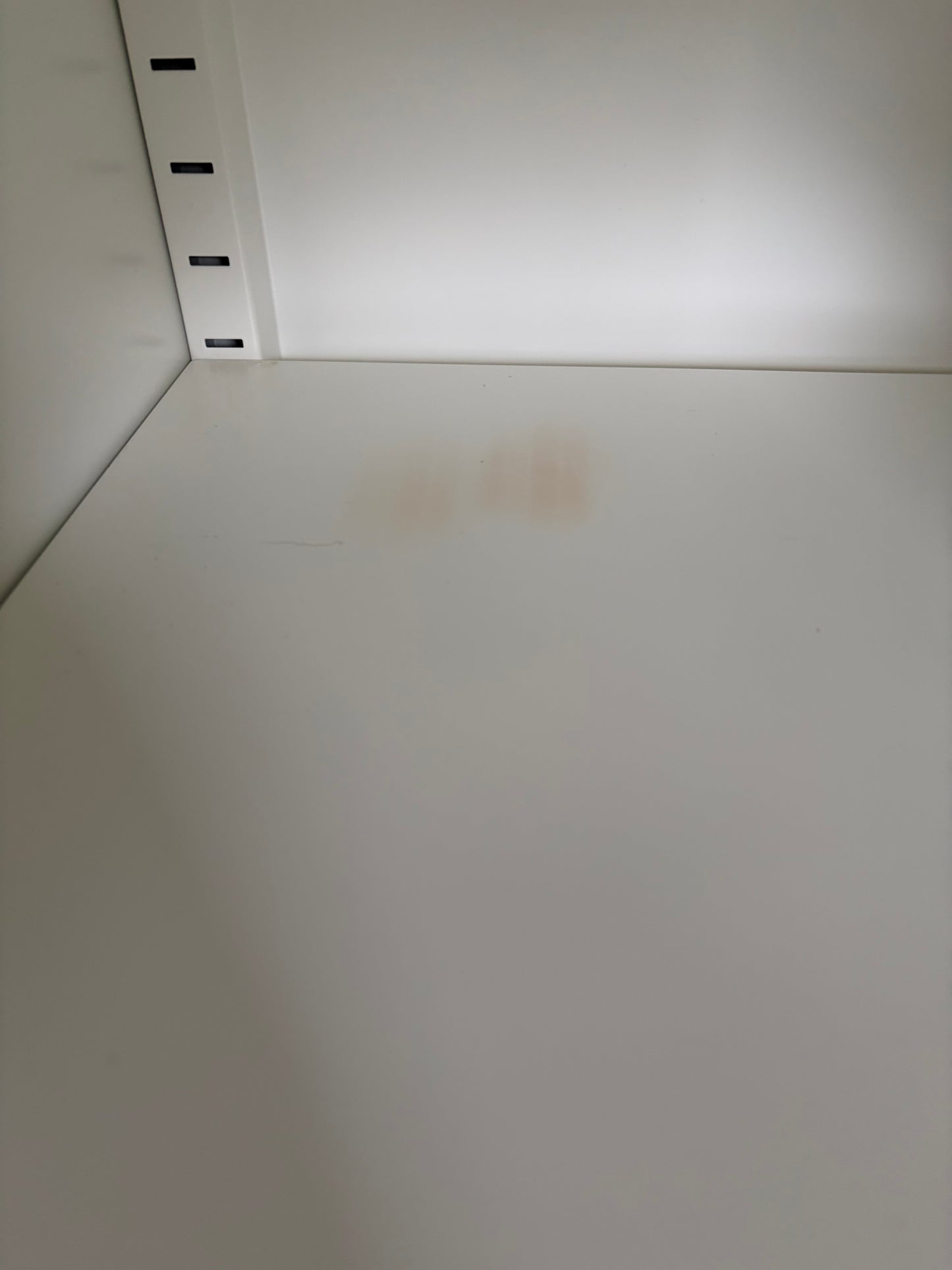 Mocka Low Single Locker in White