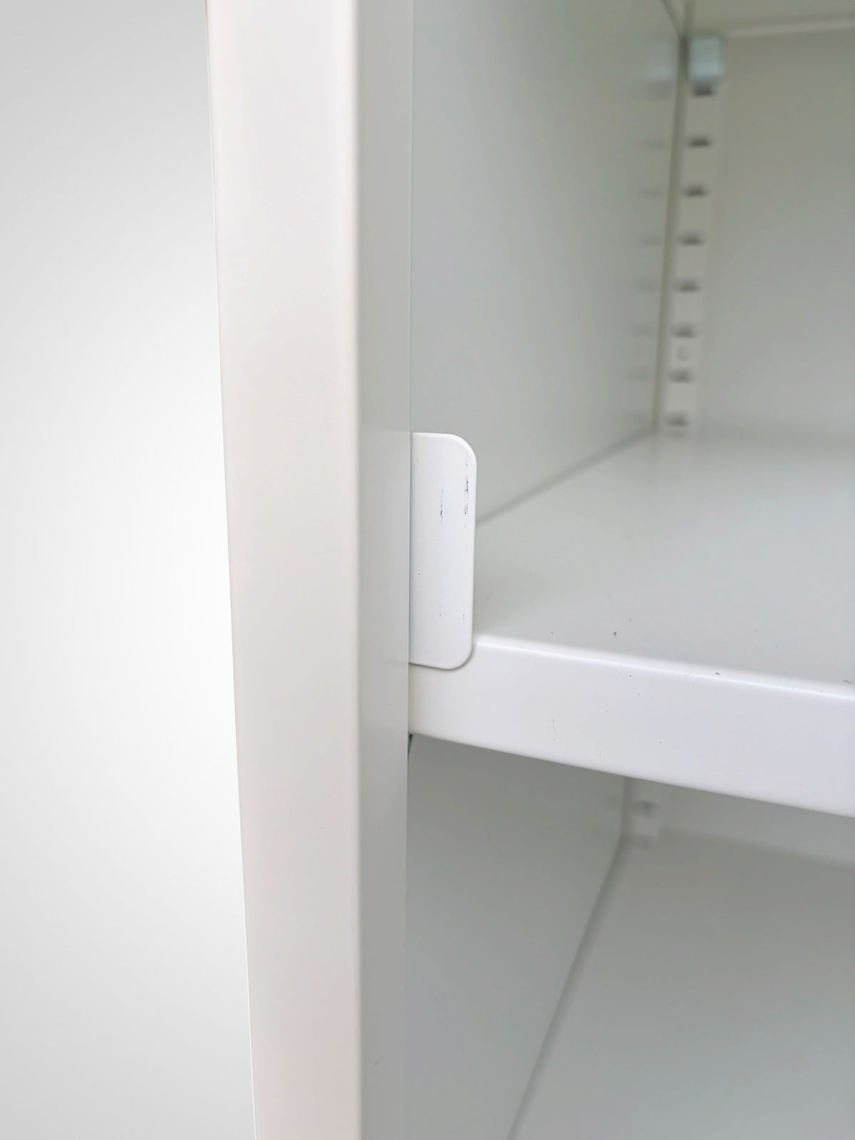 Mocka Tall Single Locker in White