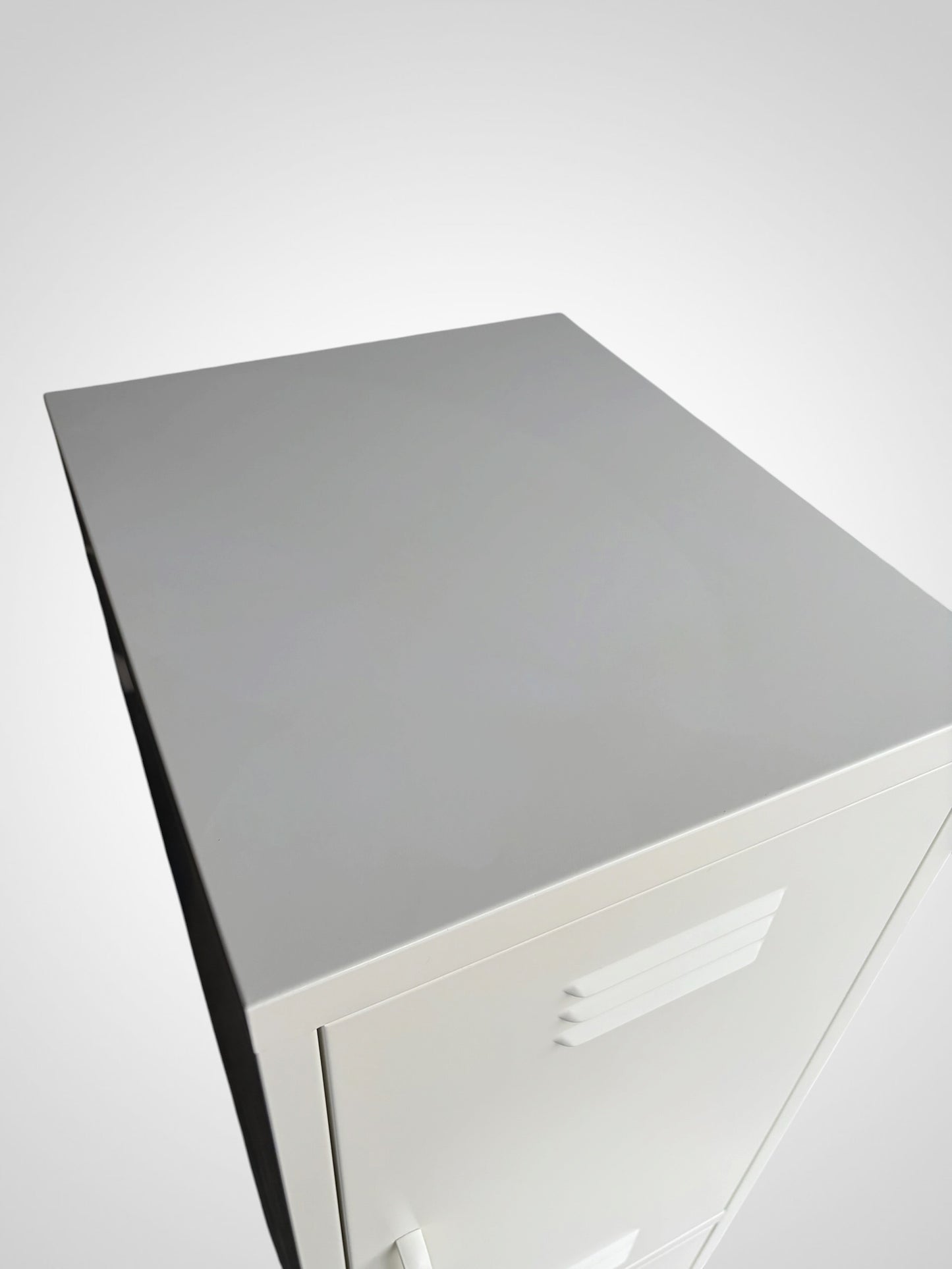 Mocka Tall Single Locker in White